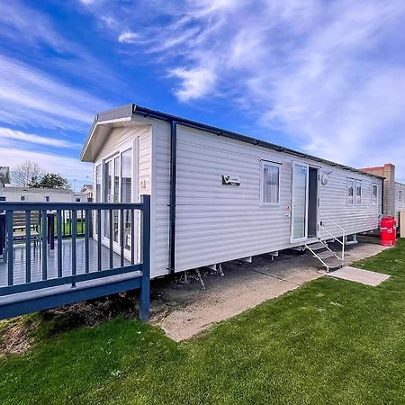 Beautiful 8 Berth Caravan With Decking At Naze Marine Park, Essex Ref 17184P Walton-on-the-Naze Exterior photo