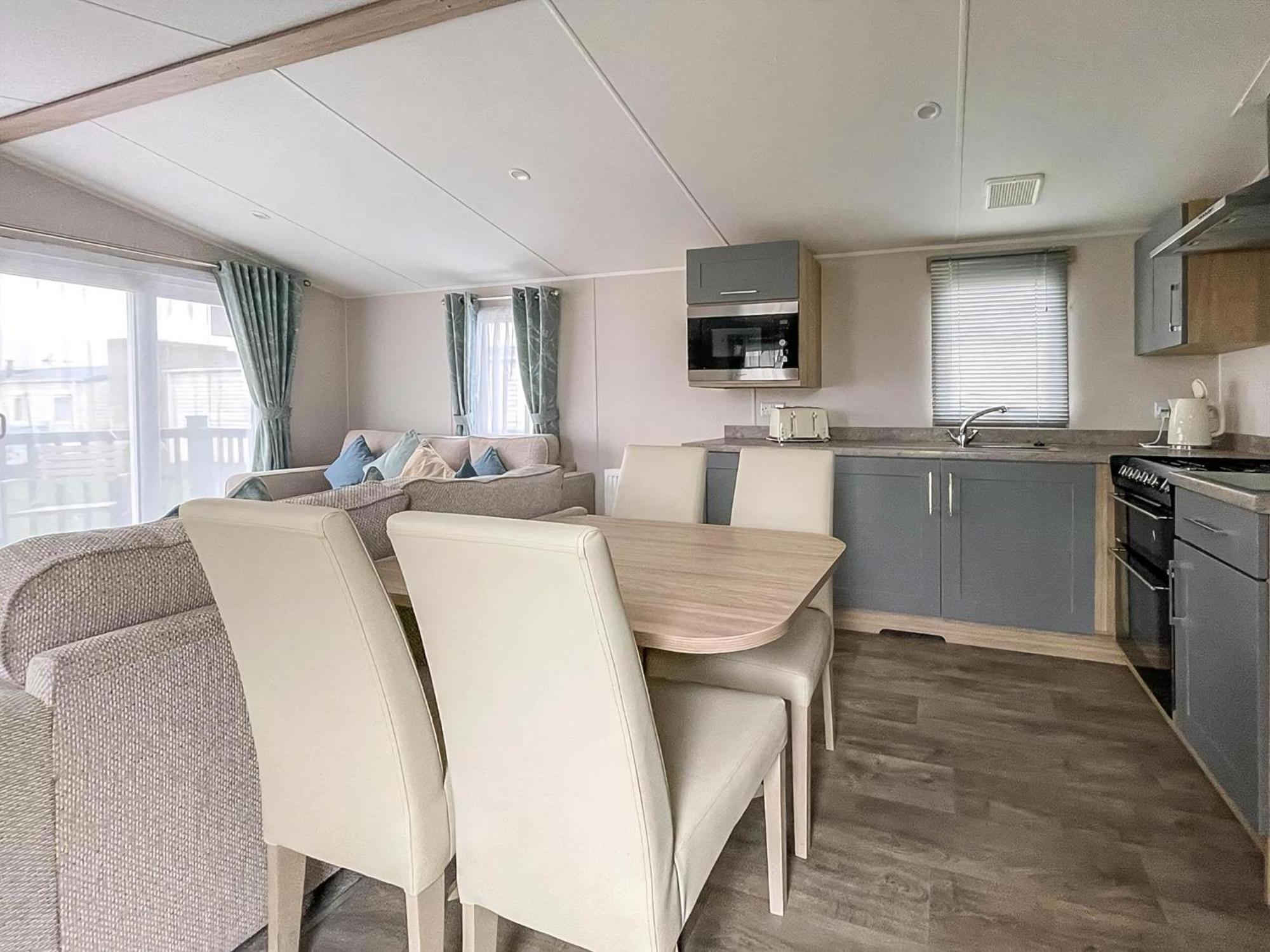 Beautiful 8 Berth Caravan With Decking At Naze Marine Park, Essex Ref 17184P Walton-on-the-Naze Exterior photo